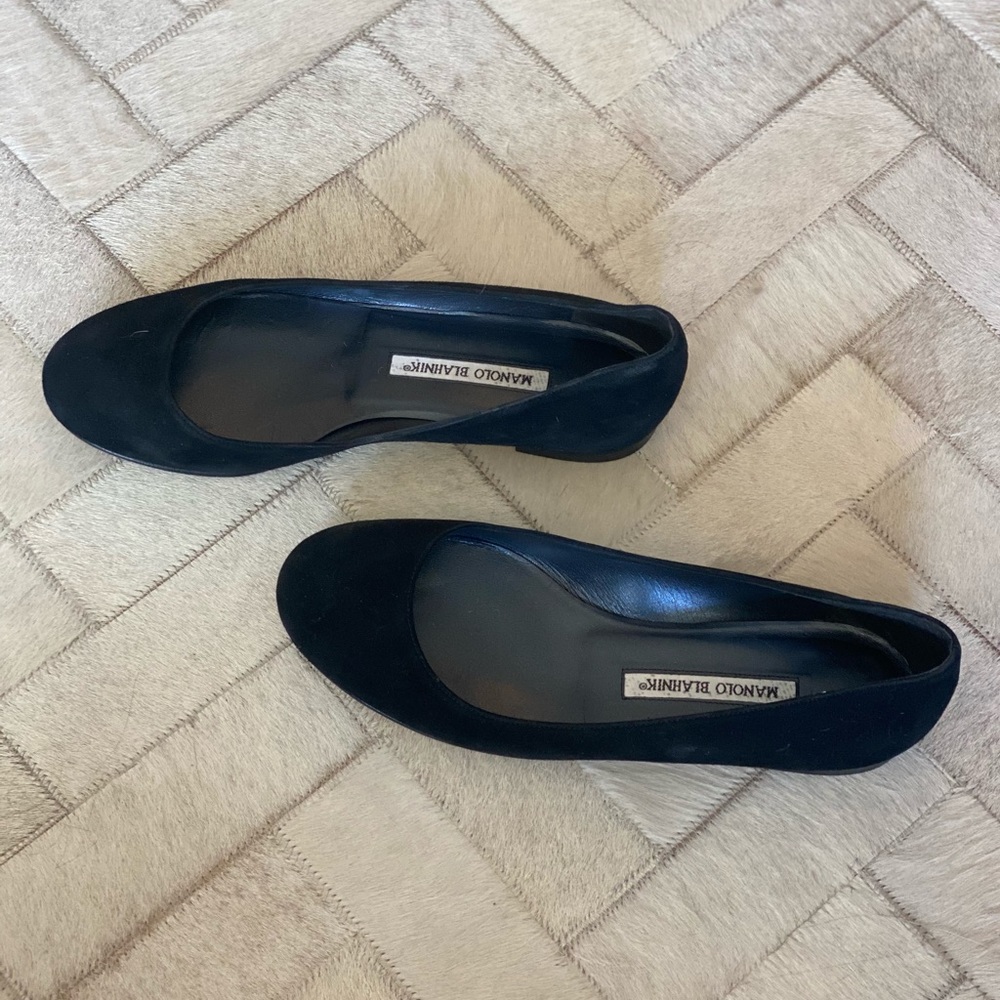 Manolo Blanhnik Suede Flats - Picture 2 of 5
